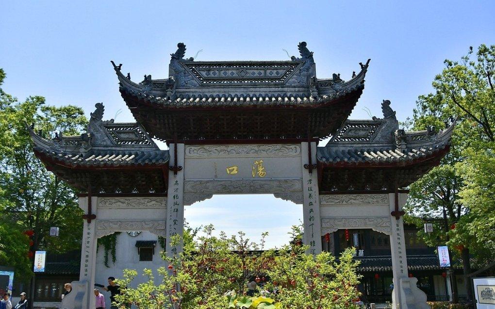 杨紫新剧《要久久爱》揭露残酷现实：十年奉献，换来只是一纸辞退